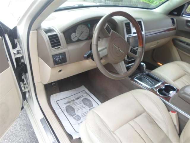 2008 Chrysler 300 C HEMI 4dr Sedan